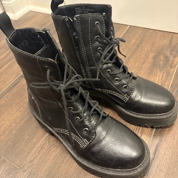 Boots - Picture 1 of 4